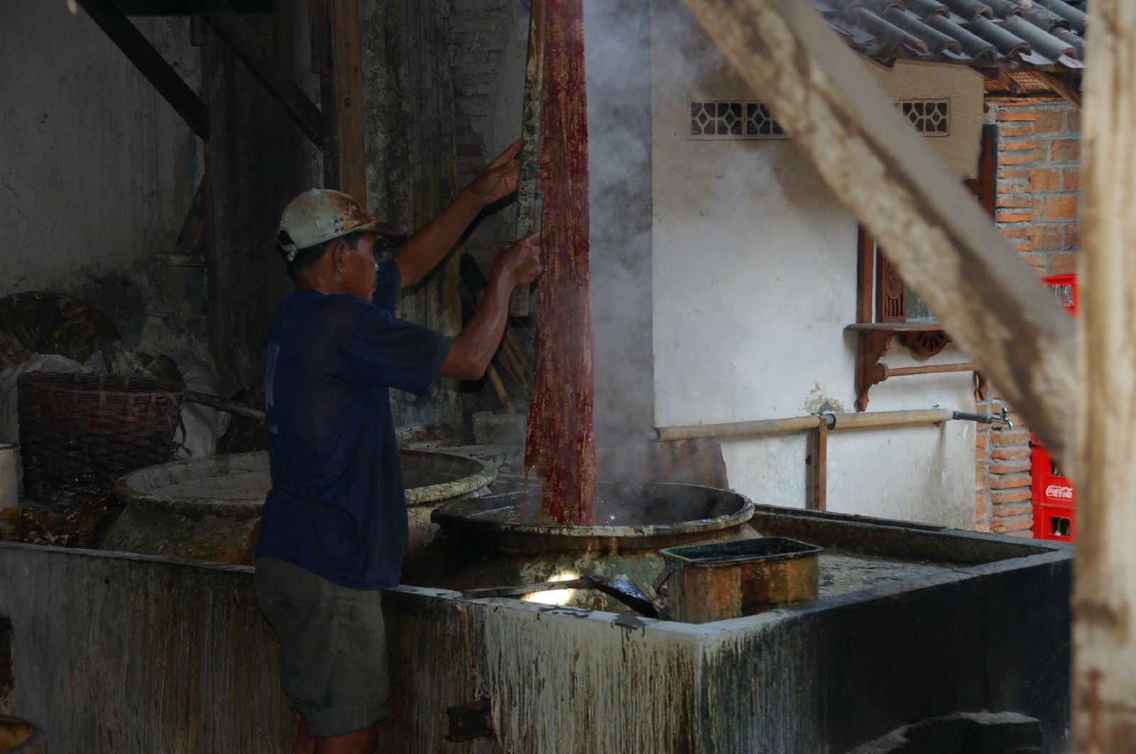 Proses membatik di Jawa